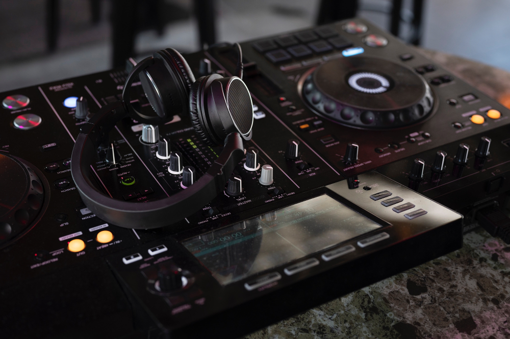 Die besten professionellen DJ-Controller im Test